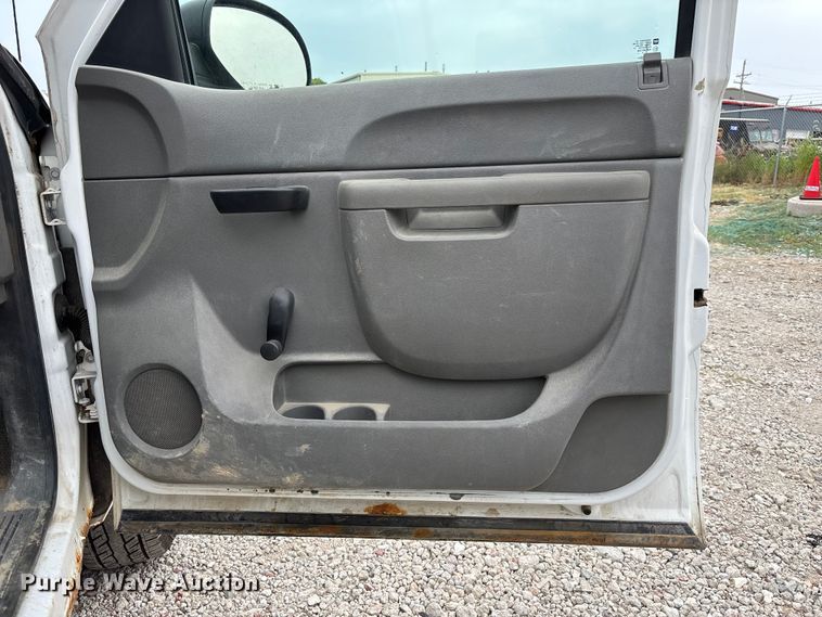 image for item NM9865 2011 Chevrolet Silverado 1500 pickup truck