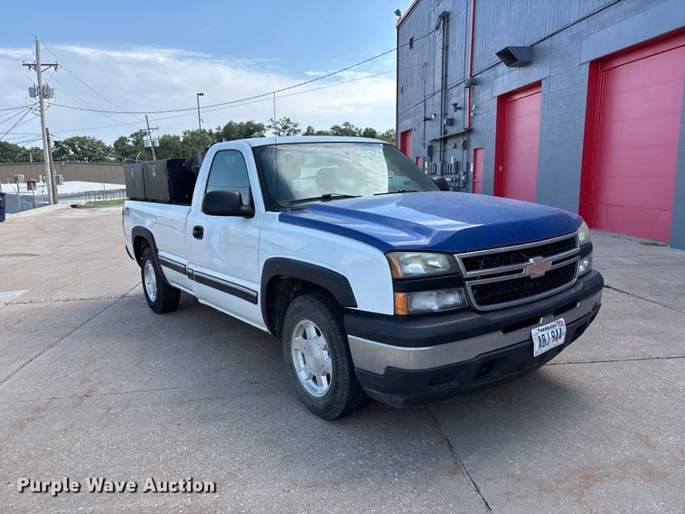 image for item NM9867 2006 Chevrolet Silverado 1500 pickup truck
