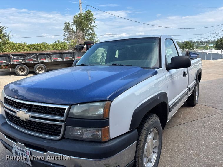 image for item NM9867 2006 Chevrolet Silverado 1500 pickup truck