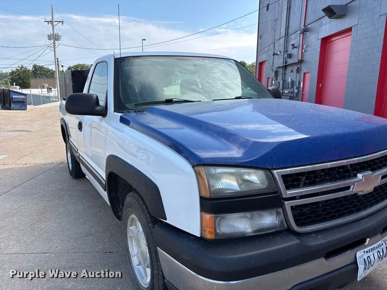 image for item NM9867 2006 Chevrolet Silverado 1500 pickup truck