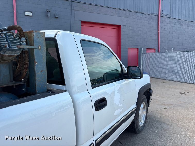 image for item NM9867 2006 Chevrolet Silverado 1500 pickup truck