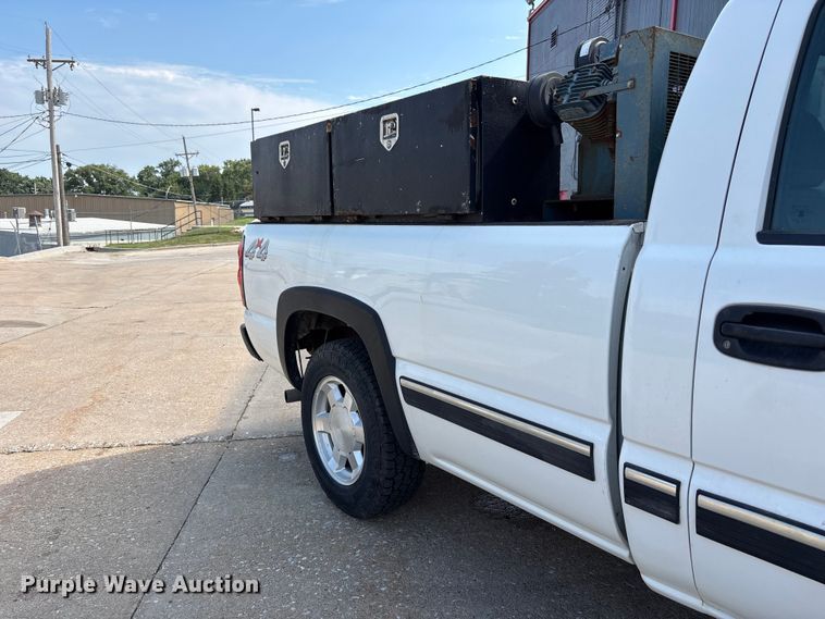 image for item NM9867 2006 Chevrolet Silverado 1500 pickup truck
