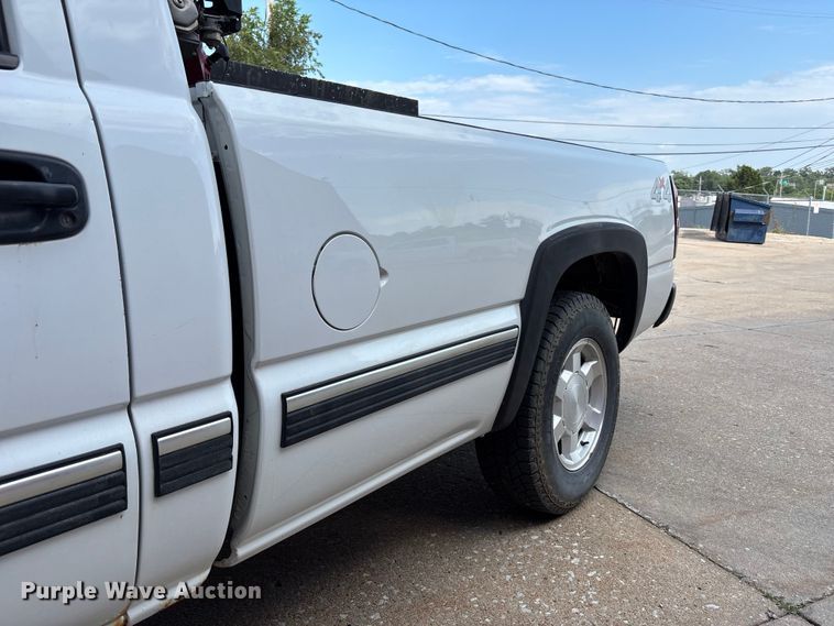 image for item NM9867 2006 Chevrolet Silverado 1500 pickup truck
