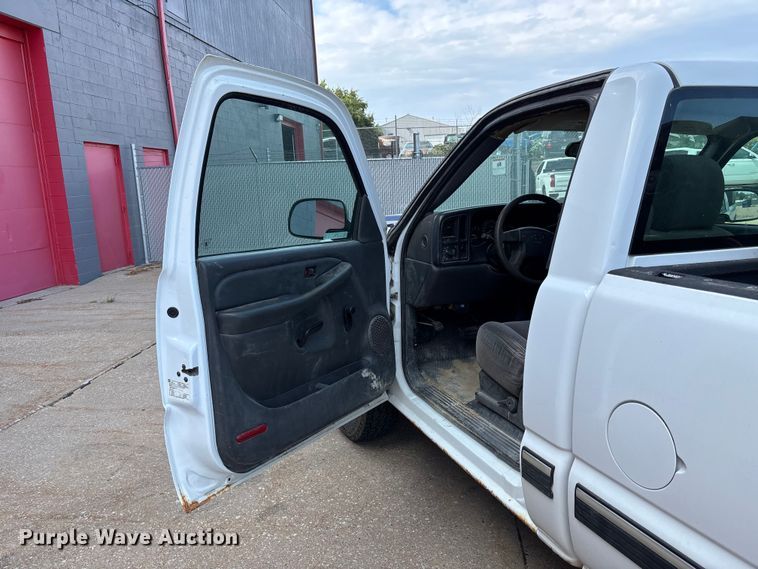 image for item NM9867 2006 Chevrolet Silverado 1500 pickup truck
