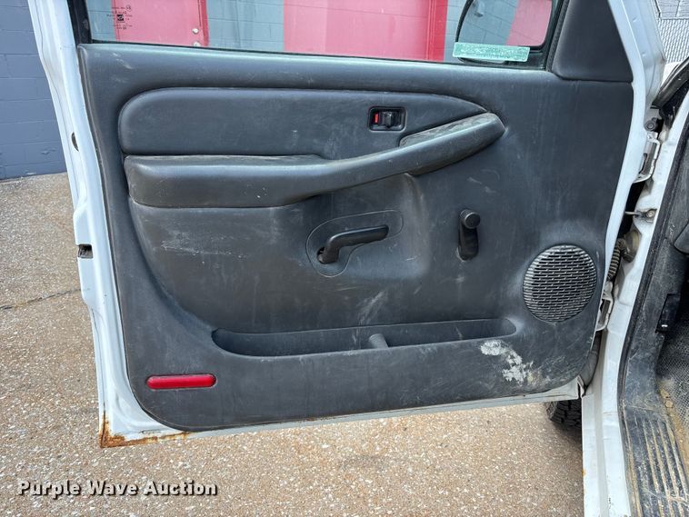 image for item NM9867 2006 Chevrolet Silverado 1500 pickup truck