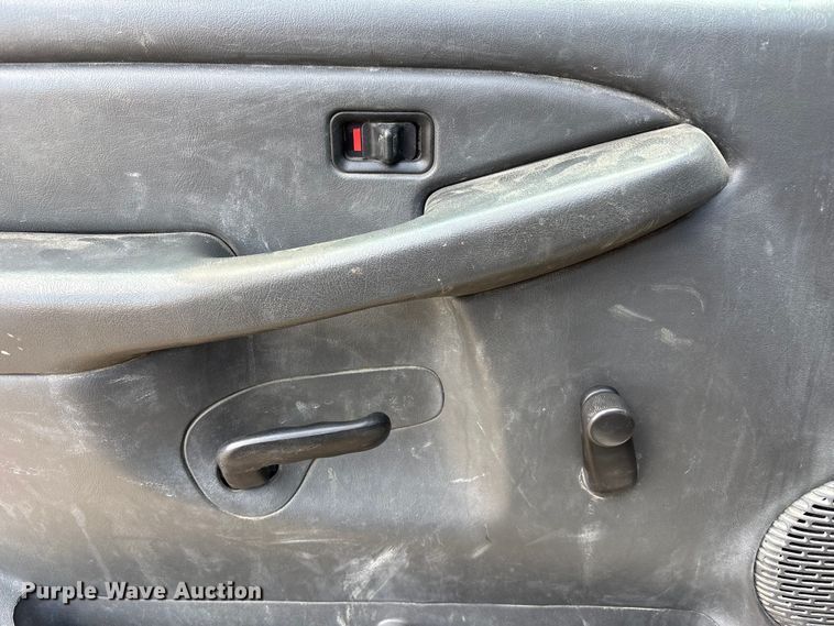 image for item NM9867 2006 Chevrolet Silverado 1500 pickup truck