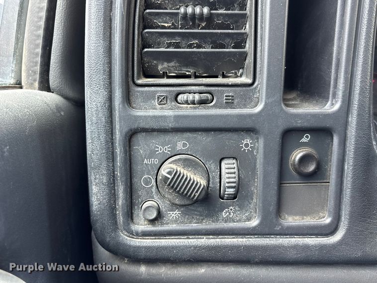 image for item NM9867 2006 Chevrolet Silverado 1500 pickup truck