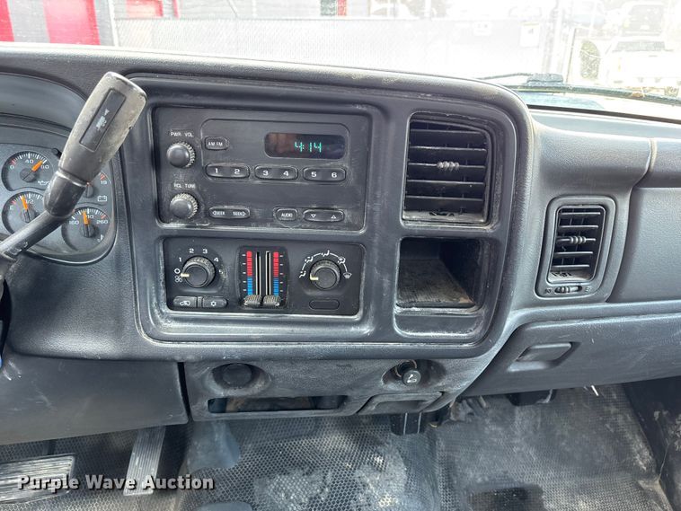 image for item NM9867 2006 Chevrolet Silverado 1500 pickup truck