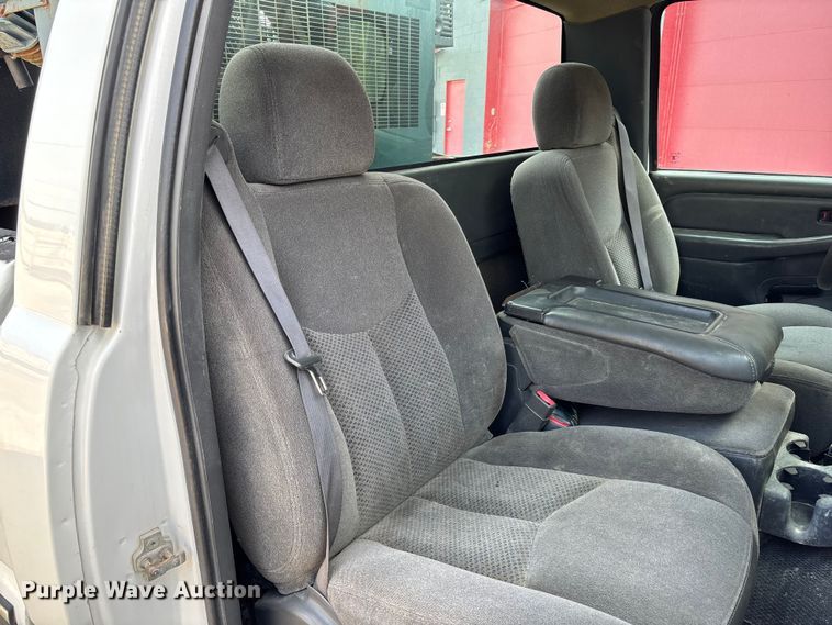 image for item NM9867 2006 Chevrolet Silverado 1500 pickup truck