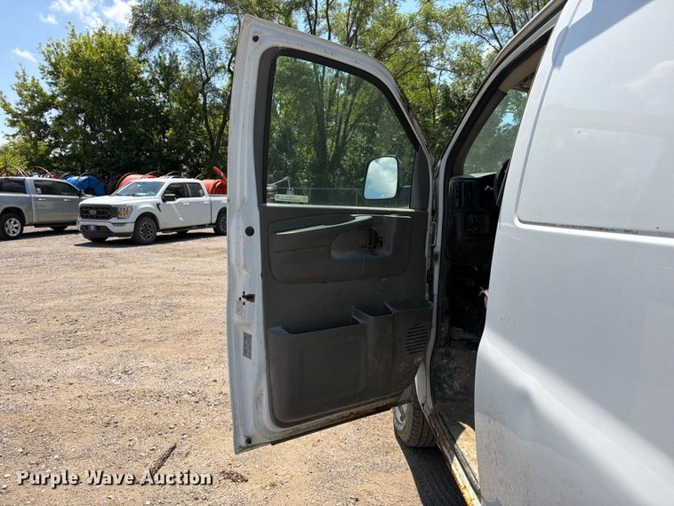 image for item OE9614 2007 Chevrolet Express 2500 van