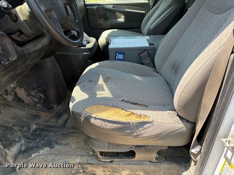 image for item OE9614 2007 Chevrolet Express 2500 van