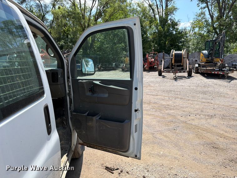 image for item OE9614 2007 Chevrolet Express 2500 van
