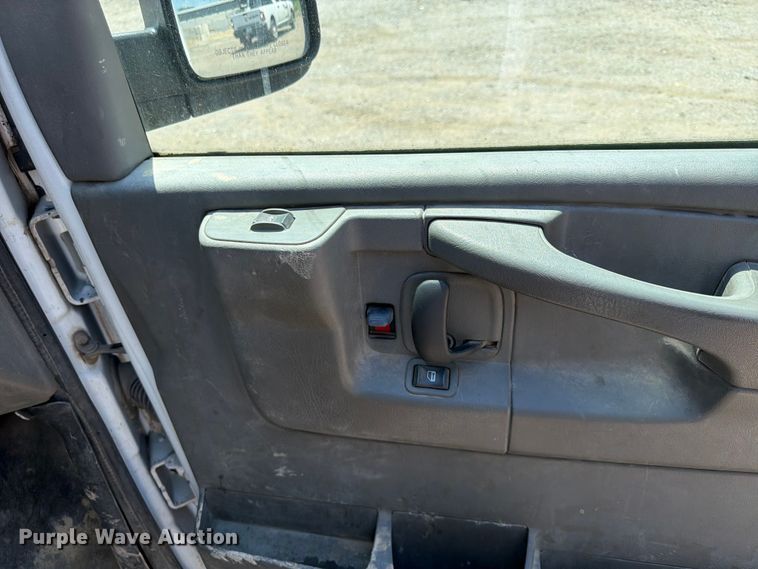 image for item OE9614 2007 Chevrolet Express 2500 van