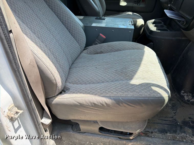 image for item OE9614 2007 Chevrolet Express 2500 van