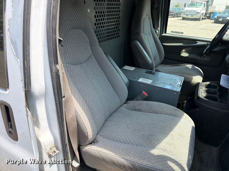 image for item OE9614 2007 Chevrolet Express 2500 van