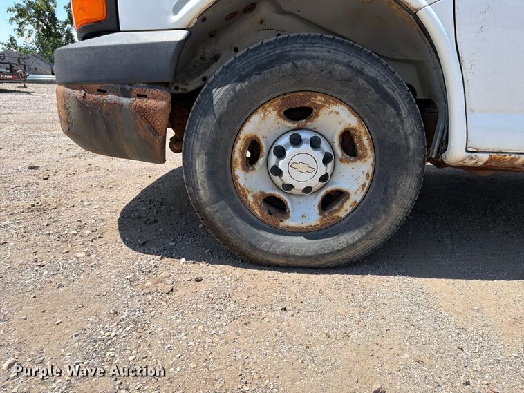 image for item OE9614 2007 Chevrolet Express 2500 van