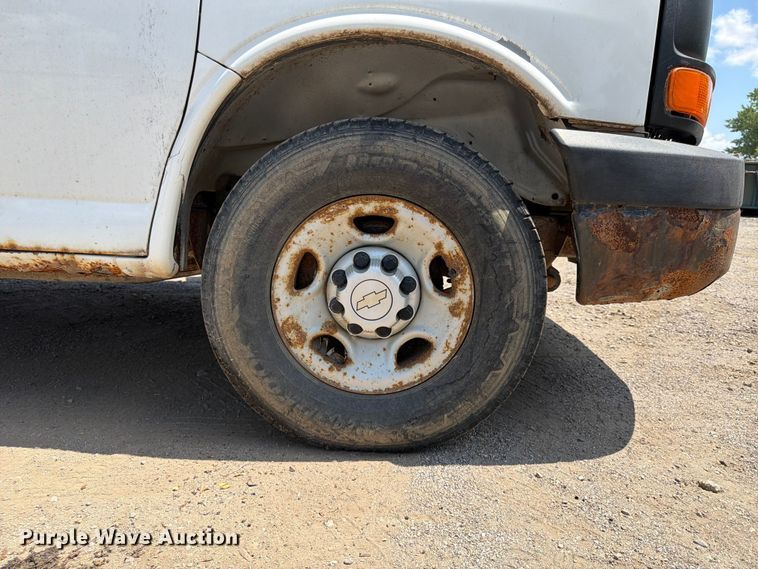 image for item OE9614 2007 Chevrolet Express 2500 van