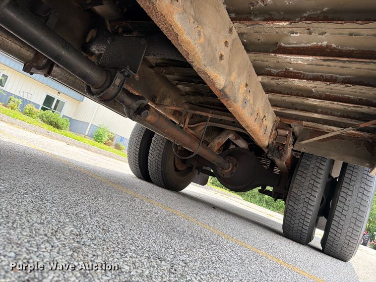 image for item OE9650 1997 International 3800 school bus