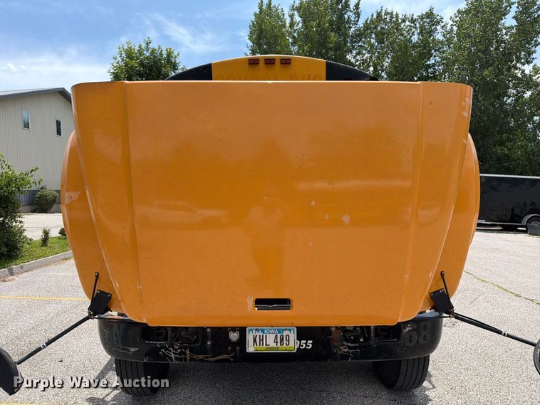 image for item OE9650 1997 International 3800 school bus