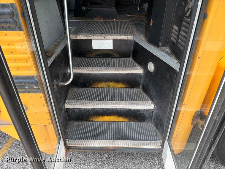 image for item OE9650 1997 International 3800 school bus