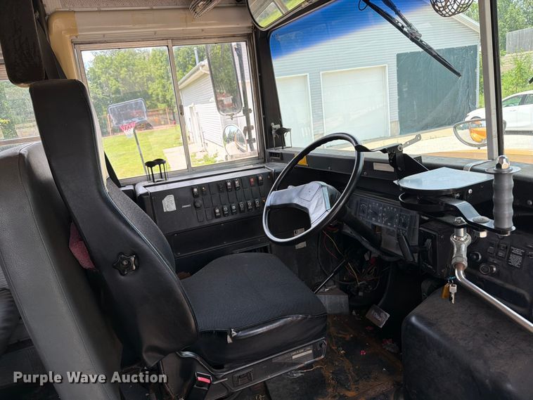 image for item OE9650 1997 International 3800 school bus