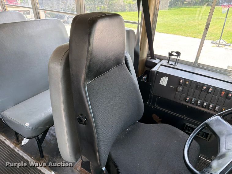 image for item OE9650 1997 International 3800 school bus