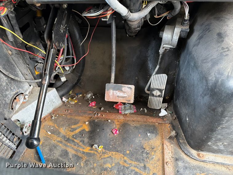 image for item OE9650 1997 International 3800 school bus