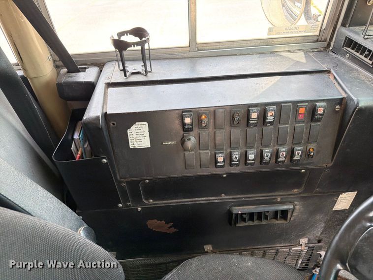 image for item OE9650 1997 International 3800 school bus