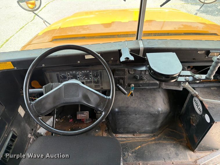 image for item OE9650 1997 International 3800 school bus