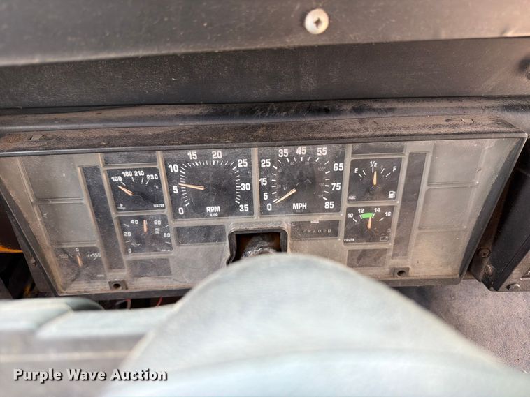 image for item OE9650 1997 International 3800 school bus