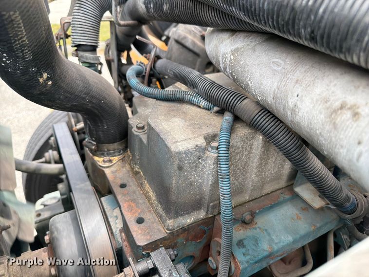 image for item OE9650 1997 International 3800 school bus