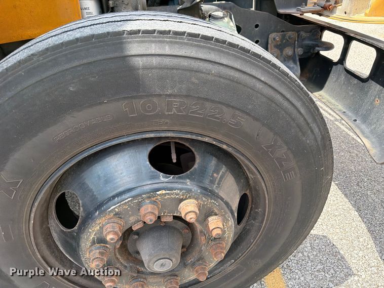 image for item OE9650 1997 International 3800 school bus