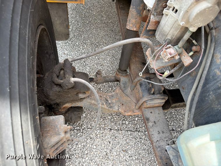 image for item OE9650 1997 International 3800 school bus