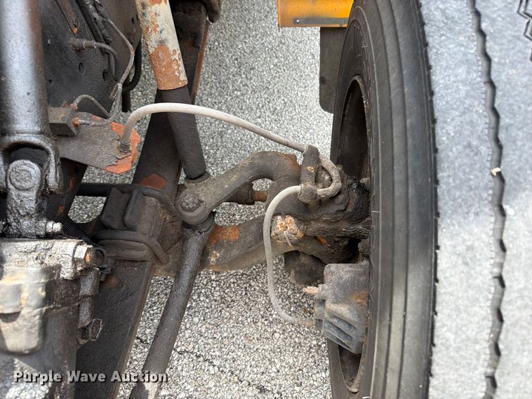 image for item OE9650 1997 International 3800 school bus