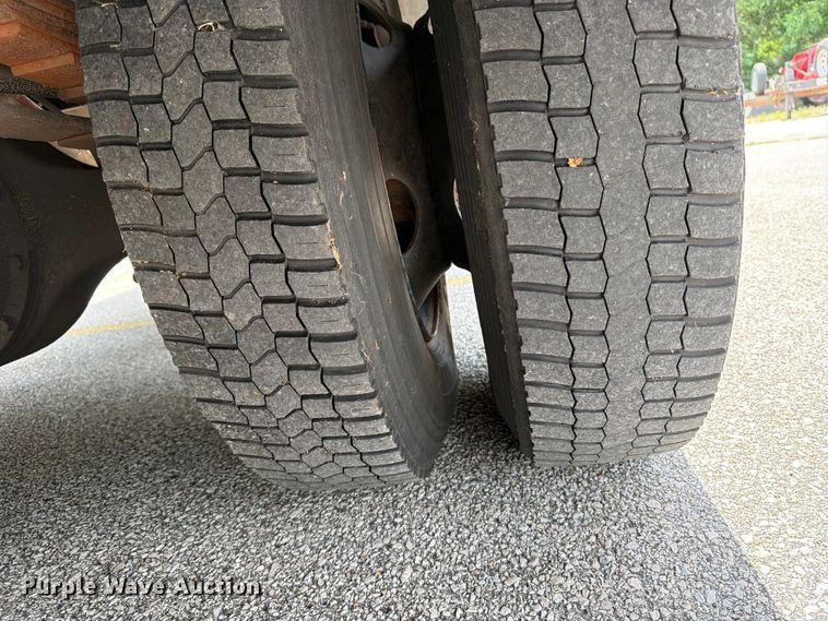 image for item OE9650 1997 International 3800 school bus