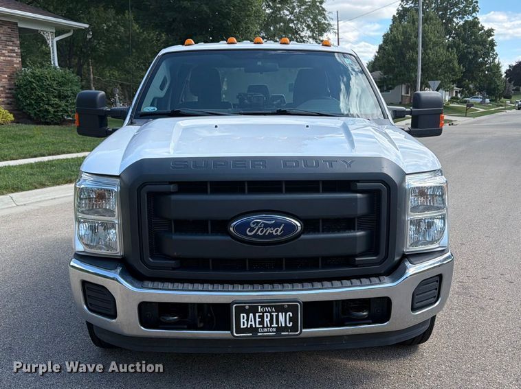 image for item OE9652 2013 Ford F350 Super Duty Crew Cab pickup truck cab and chassis