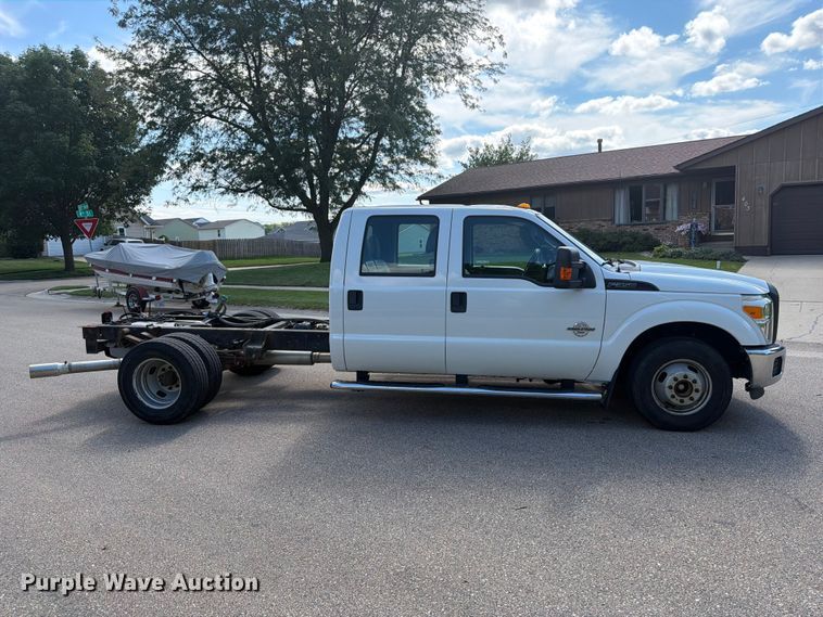 image for item OE9652 2013 Ford F350 Super Duty Crew Cab pickup truck cab and chassis