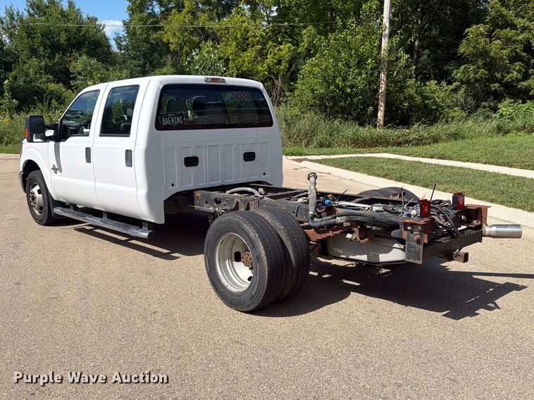 image for item OE9652 2013 Ford F350 Super Duty Crew Cab pickup truck cab and chassis