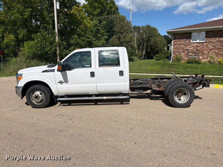 image for item OE9652 2013 Ford F350 Super Duty Crew Cab pickup truck cab and chassis