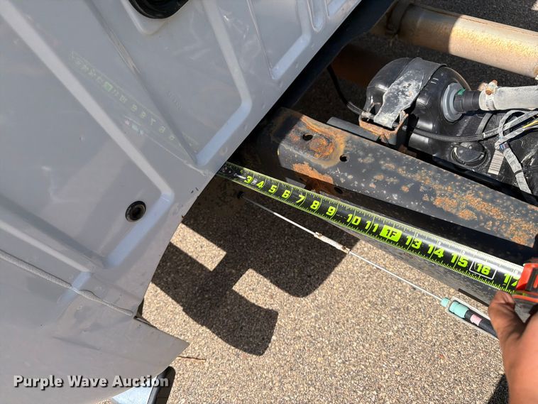 image for item OE9652 2013 Ford F350 Super Duty Crew Cab pickup truck cab and chassis