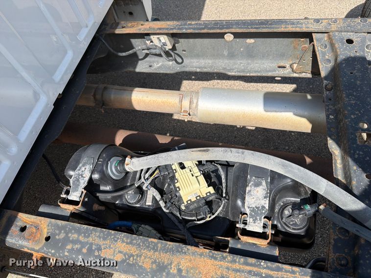 image for item OE9652 2013 Ford F350 Super Duty Crew Cab pickup truck cab and chassis