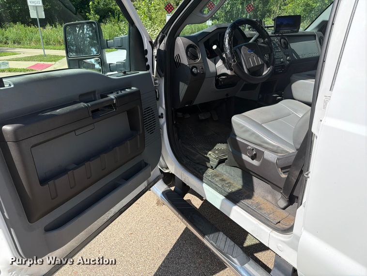 image for item OE9652 2013 Ford F350 Super Duty Crew Cab pickup truck cab and chassis