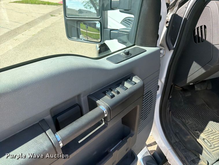 image for item OE9652 2013 Ford F350 Super Duty Crew Cab pickup truck cab and chassis