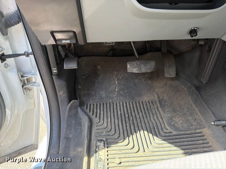 image for item OE9652 2013 Ford F350 Super Duty Crew Cab pickup truck cab and chassis