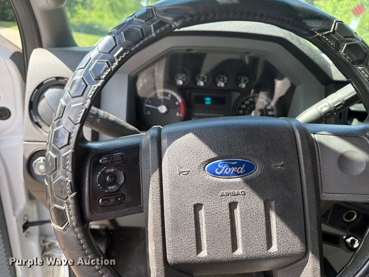 image for item OE9652 2013 Ford F350 Super Duty Crew Cab pickup truck cab and chassis