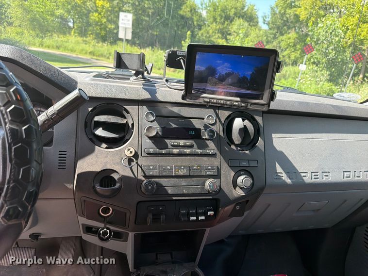 image for item OE9652 2013 Ford F350 Super Duty Crew Cab pickup truck cab and chassis