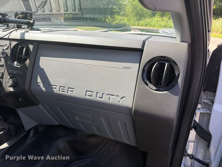image for item OE9652 2013 Ford F350 Super Duty Crew Cab pickup truck cab and chassis