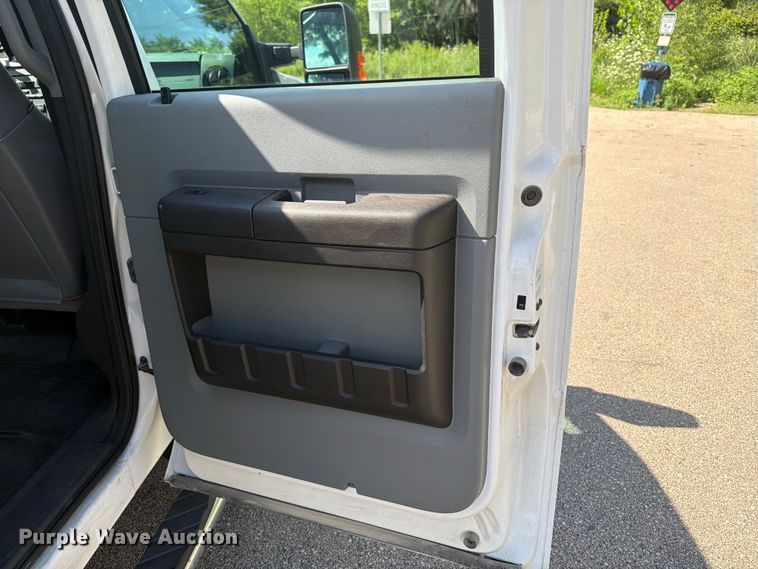 image for item OE9652 2013 Ford F350 Super Duty Crew Cab pickup truck cab and chassis