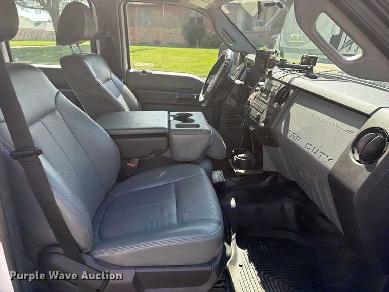 image for item OE9652 2013 Ford F350 Super Duty Crew Cab pickup truck cab and chassis