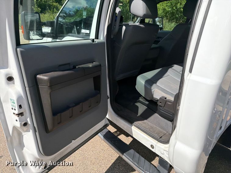 image for item OE9652 2013 Ford F350 Super Duty Crew Cab pickup truck cab and chassis